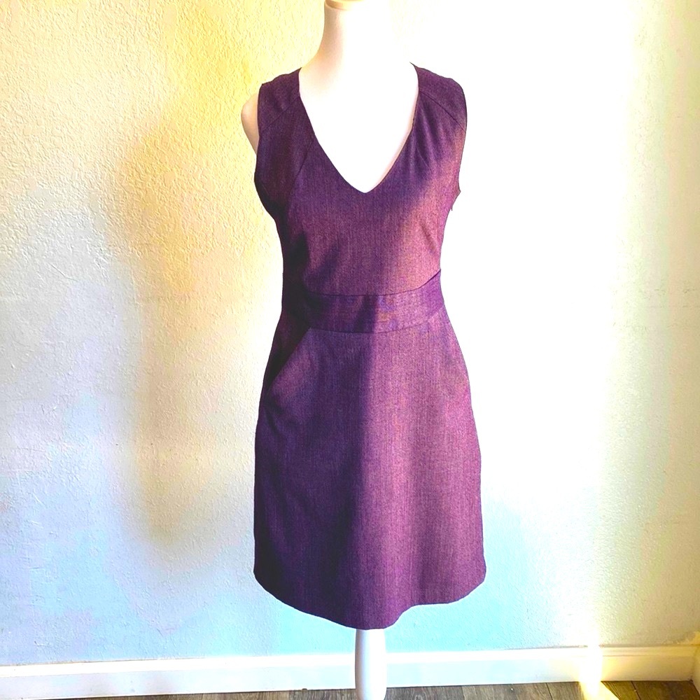Gap V Neck Fitted Straight Dress Plum Size 2
